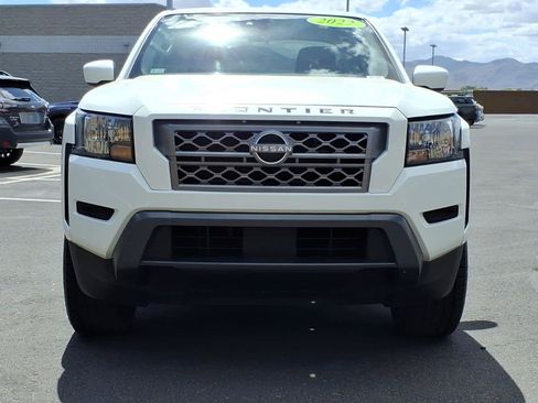 Used 2022 Nissan Frontier SV RWD image 2