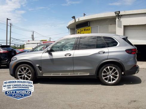 Used 2024 BMW X5 sDrive40i w/ Premium Package RWD image 3