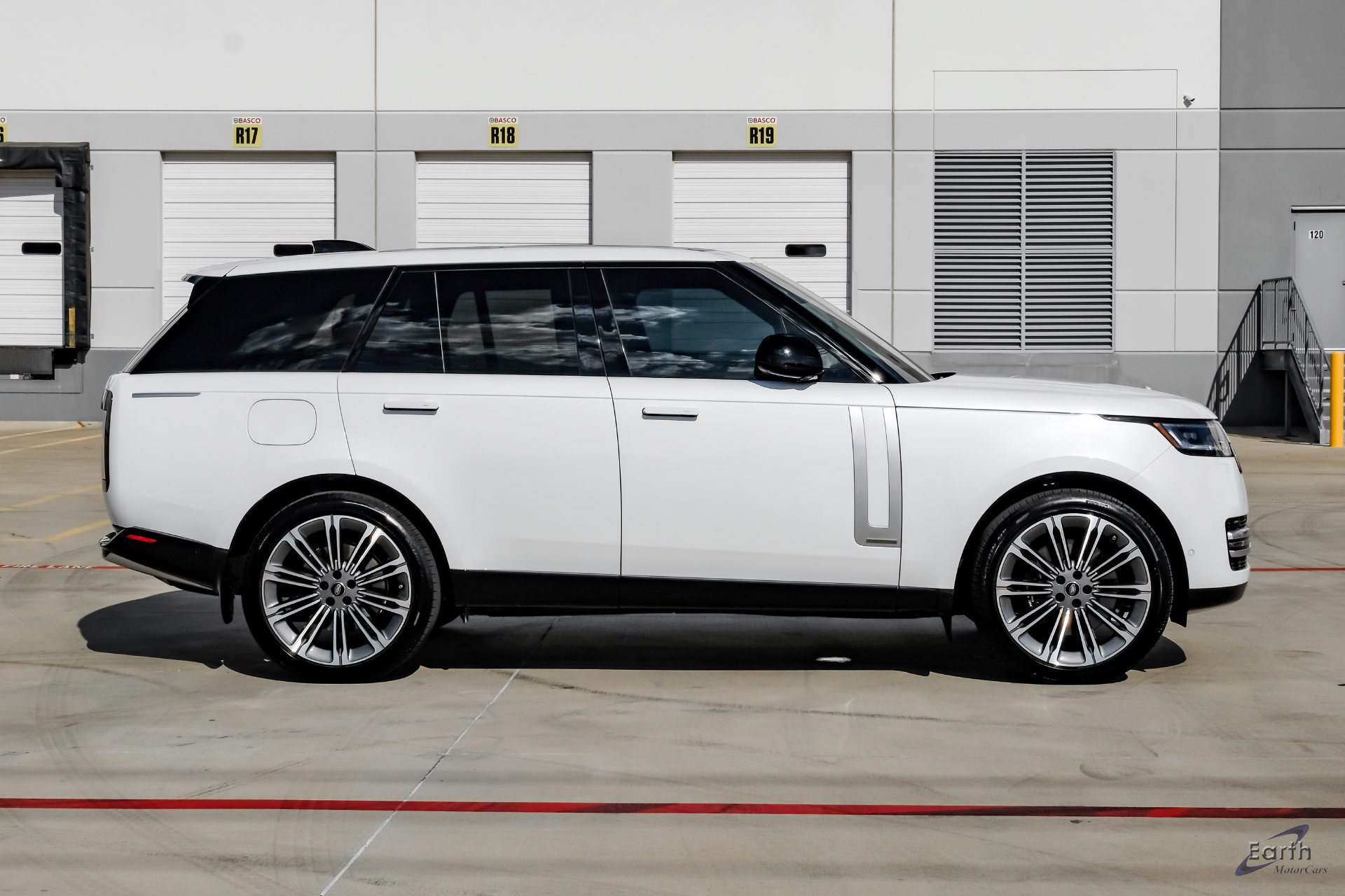 Used 2025 Land Rover Range Rover Autobiography AWD/4WD image 14