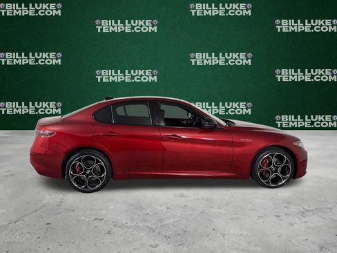 Used 2024 Alfa Romeo Giulia Veloce image 4