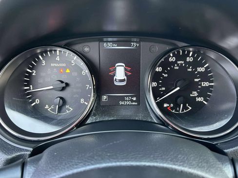 Used 2017 Nissan Rogue SV image 14