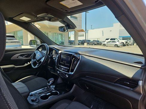 Used 2023 Chevrolet Traverse LT FWD image 28