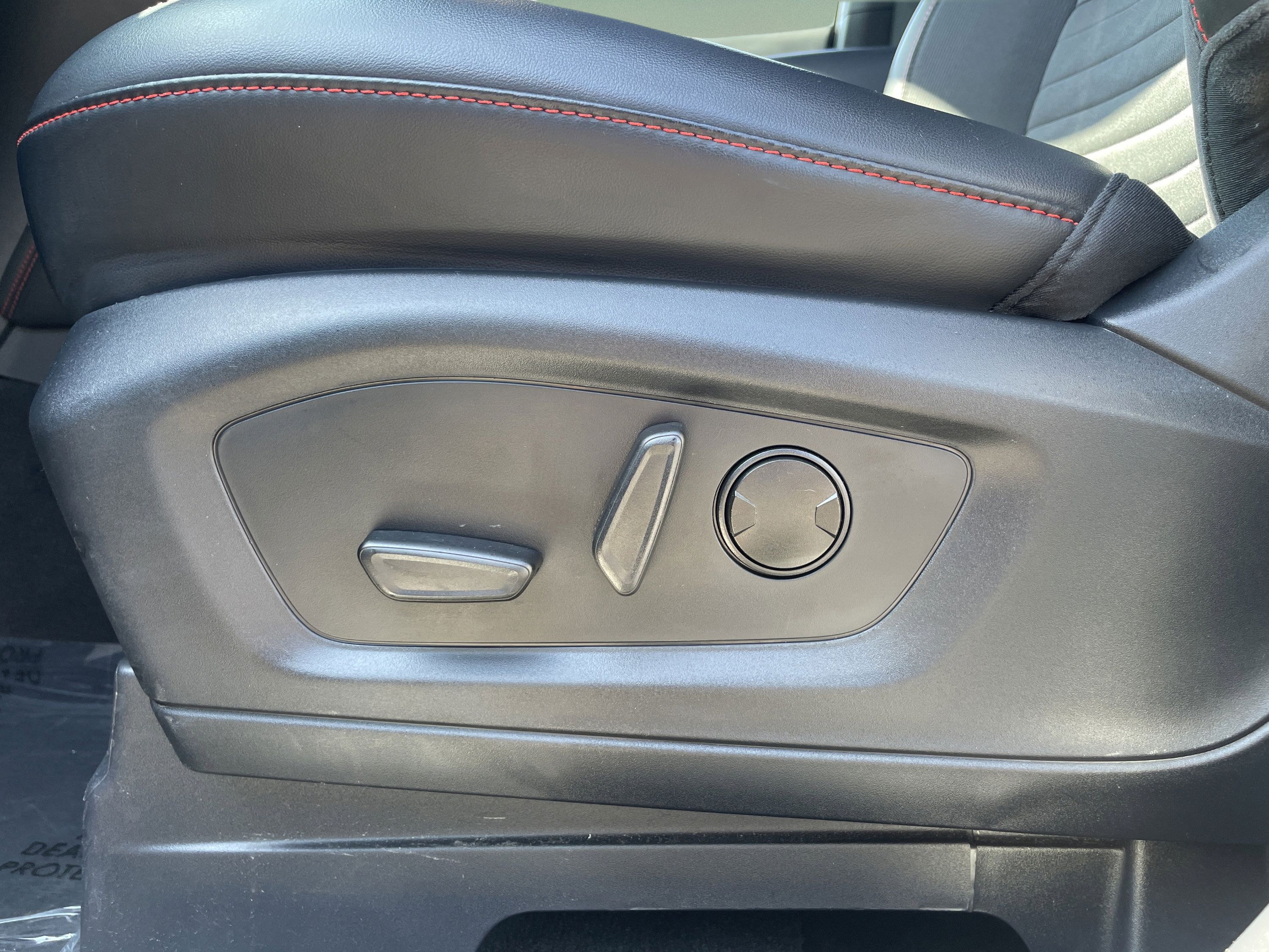 Used 2025 Ford Explorer ST-Line w/ ST-Line Street Pack AWD/4WD image 10