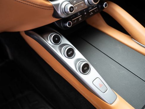 Used 2018 Ferrari GTC4Lusso image 22