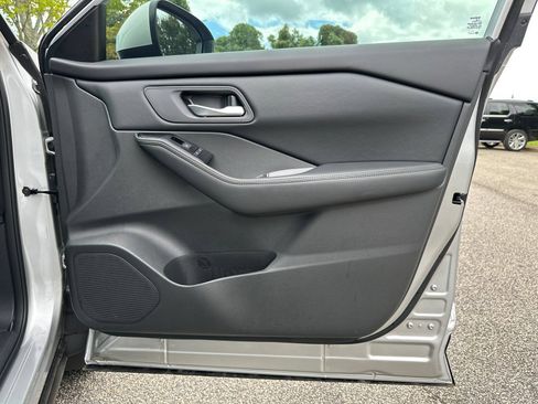 New 2025 Nissan Rogue SV FWD image 15