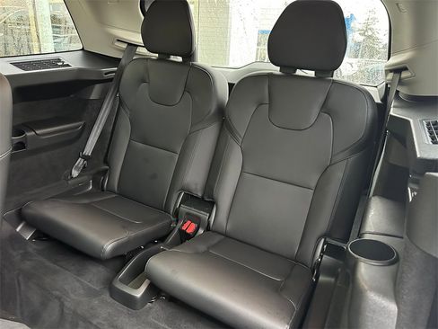 Used 2019 Volvo XC90 T6 Momentum w/ Protection Package Premier image 17