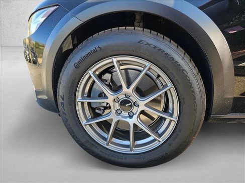 Used 2021 Volvo V90 T6 Cross Country image 7