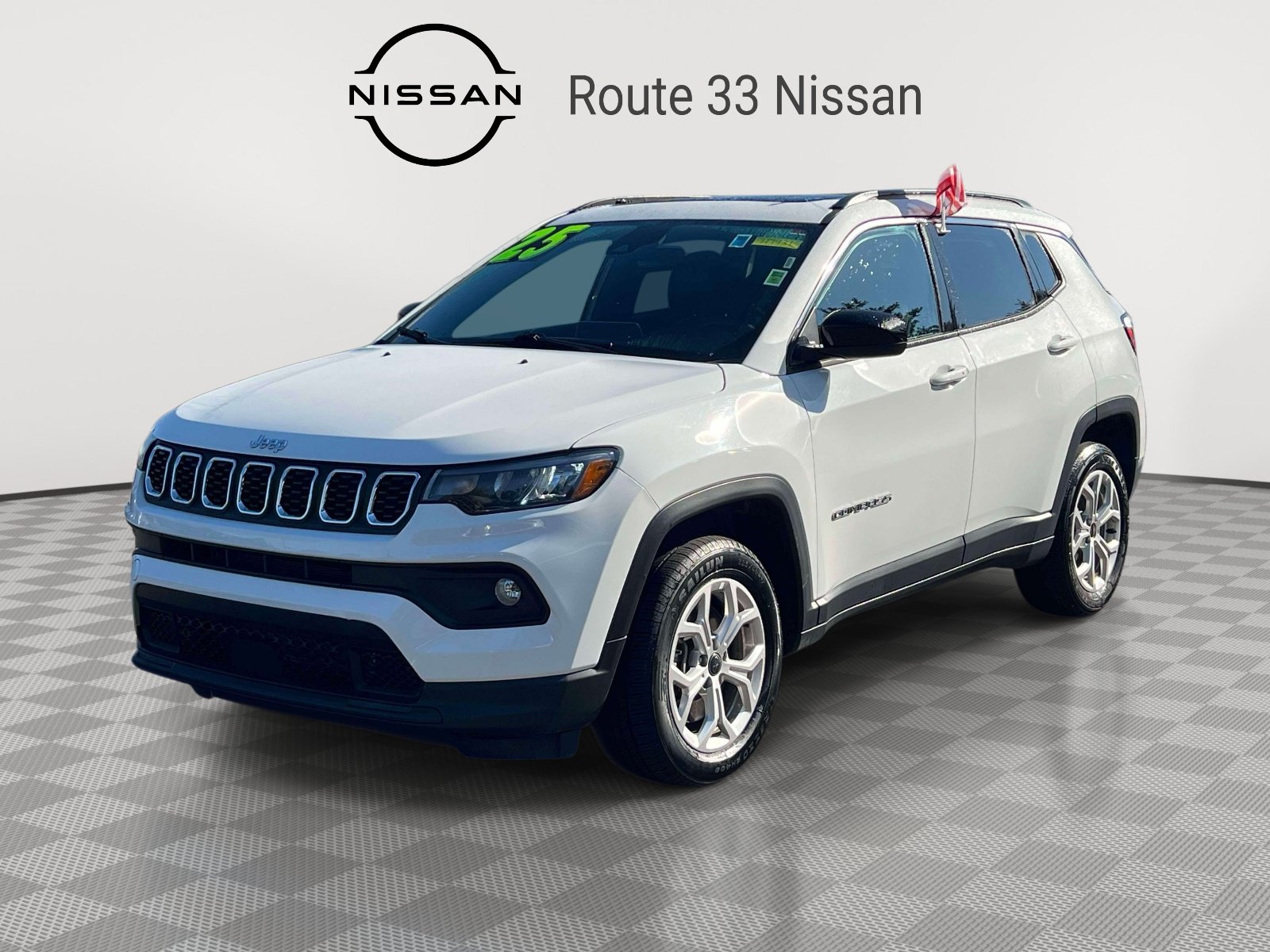Used 2025 Jeep Compass Latitude w/ Sun & Sound Group AWD/4WD image 2