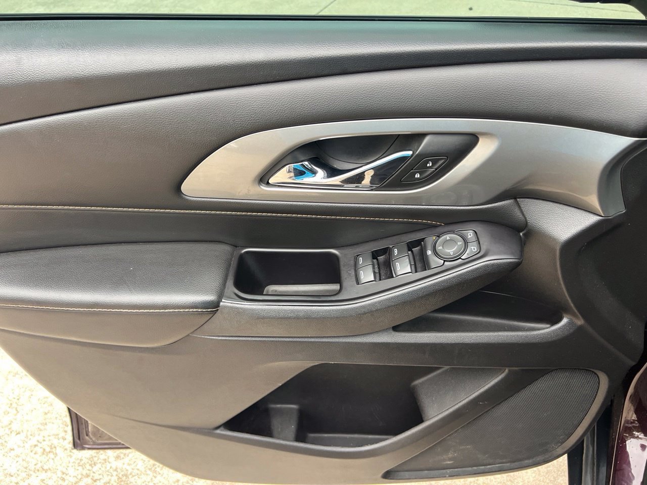 Used 2018 Chevrolet Traverse LT w/ LPO, Cargo Package FWD image 11