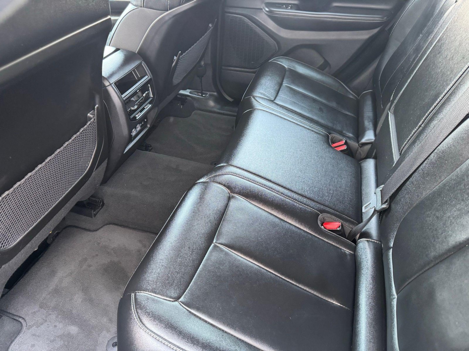 Used 2023 Jeep Grand Cherokee Limited w/ Black Appearance Package AWD/4WD image 17