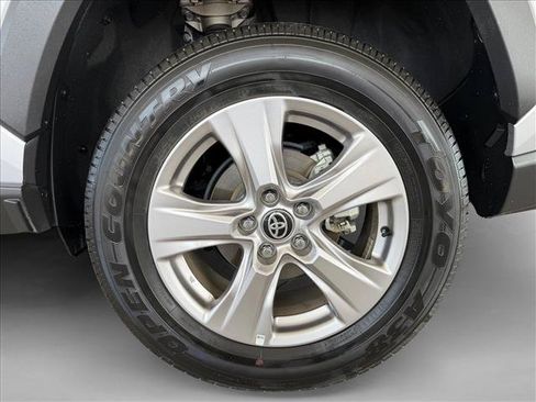 Used 2025 Toyota RAV4 XLE FWD image 22