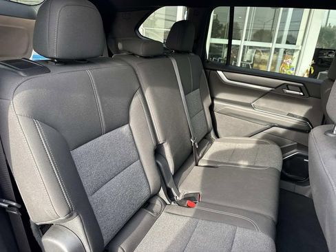 Used 2025 GMC Acadia Elevation image 10