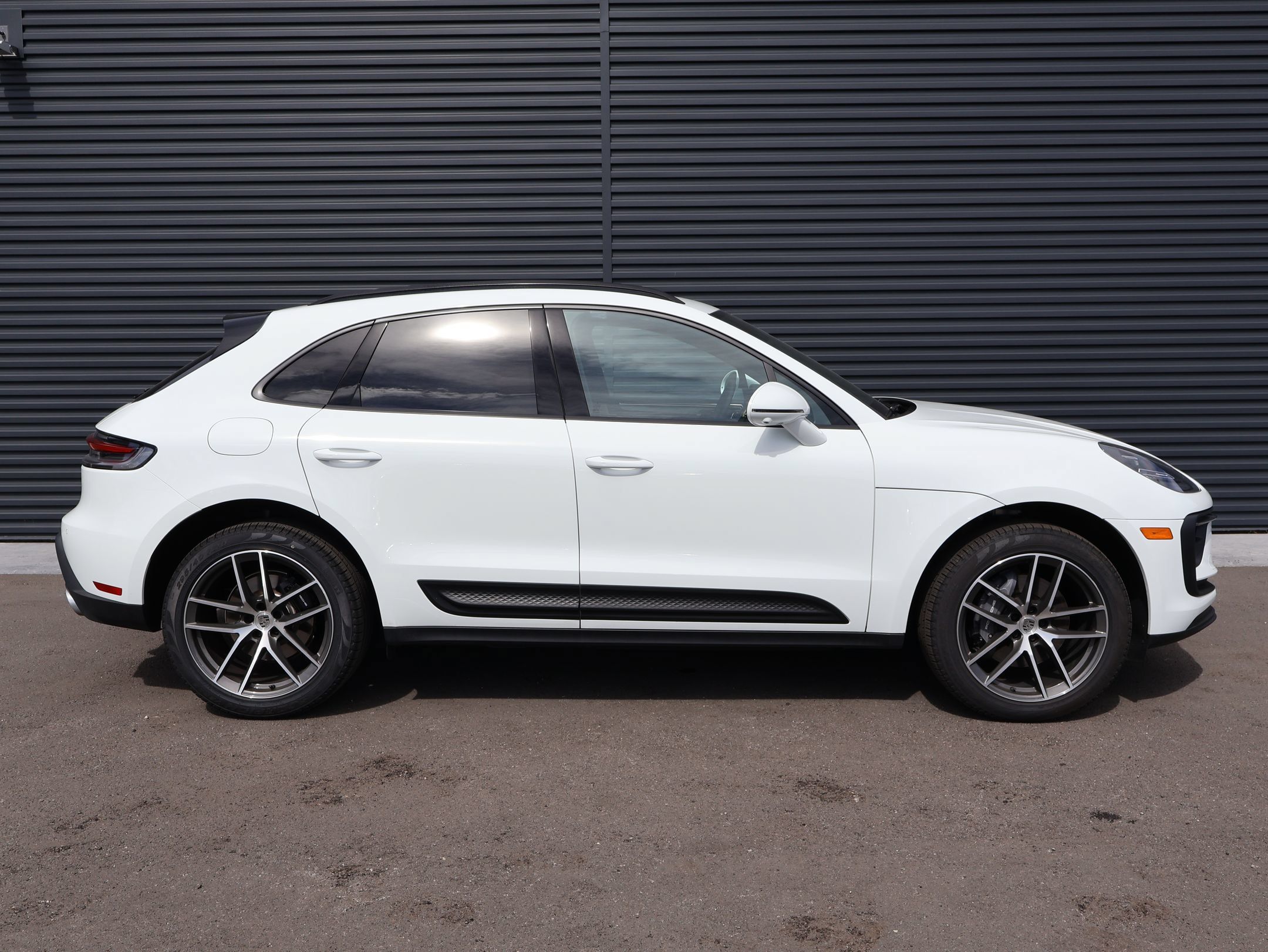 Certified 2026 Porsche Macan AWD/4WD image 11