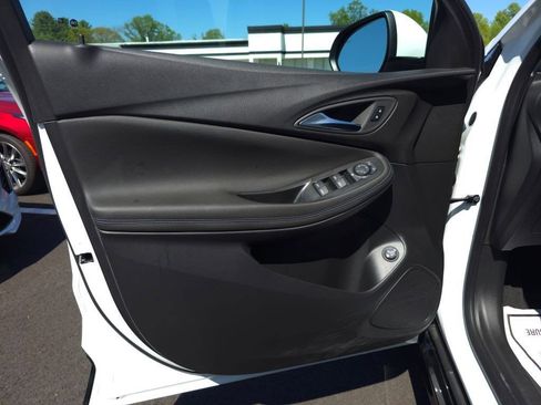 Used 2025 Buick Encore GX Sport Touring image 10