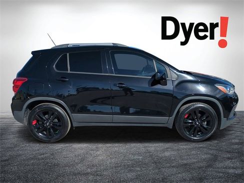 Used 2020 Chevrolet Trax LT w/ Redline Edition image 2