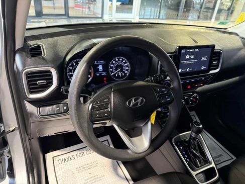 Used 2021 Hyundai Venue SE FWD image 28