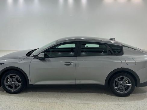 Used 2025 Kia K4 FWD image 2