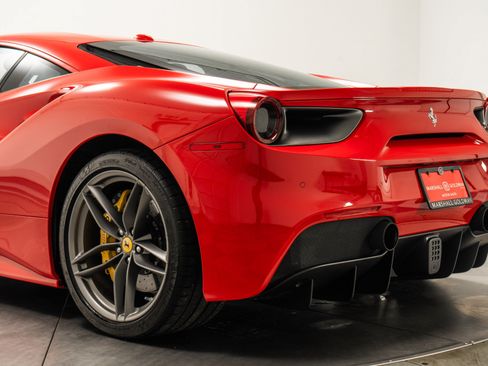 Used 2018 Ferrari 488 GTB RWD image 39