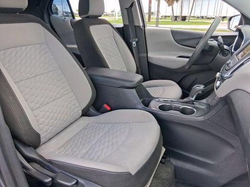 Used 2019 Chevrolet Equinox LS w/ LS Convenience Package FWD image 16