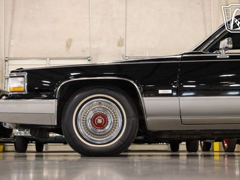 Used 1992 Cadillac Brougham image 27