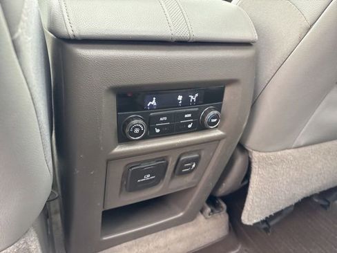 Used 2019 Chevrolet Traverse Premier image 13