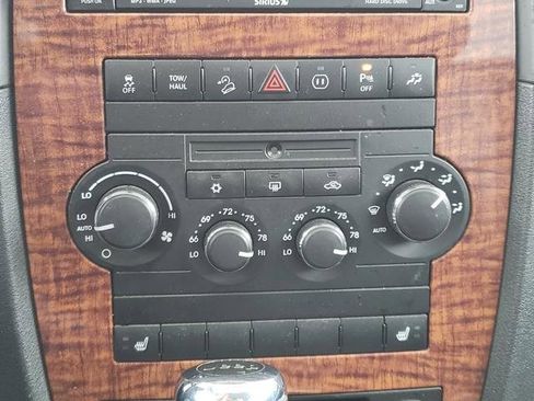 Used 2010 Jeep Commander Limited image 27