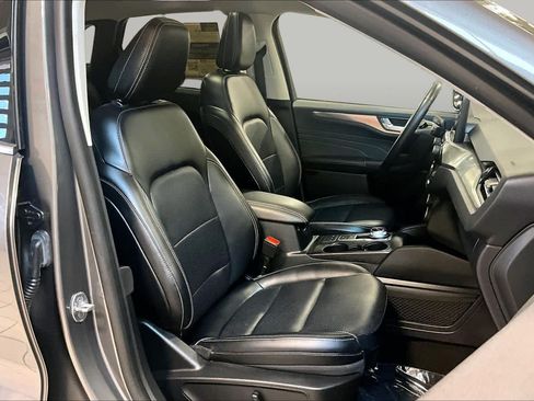 Used 2022 Ford Escape Titanium FWD image 8