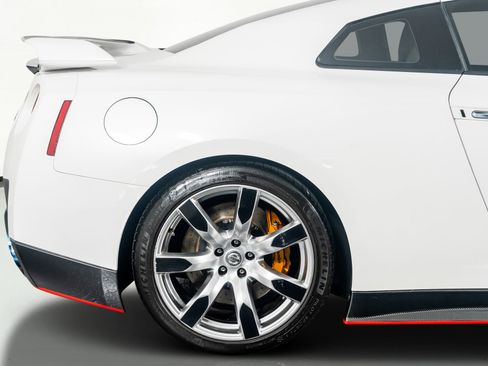 Used 2009 Nissan GT-R Premium image 8