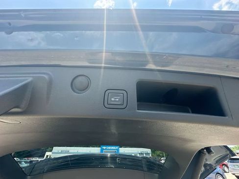 Used 2025 Chevrolet Equinox LT w/ Convenience Package II FWD image 45