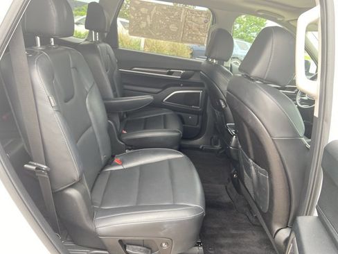 Used 2025 Kia Telluride S FWD image 11