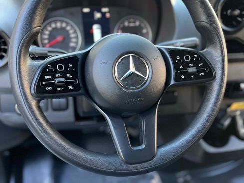 Used 2022 Mercedes-Benz Sprinter 2500 image 29