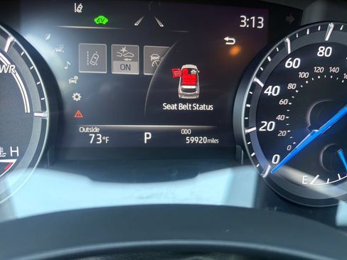 Used 2021 Toyota Highlander XLE AWD/4WD image 22