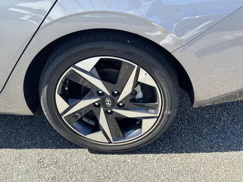 Used 2023 Hyundai Elantra Limited image 19