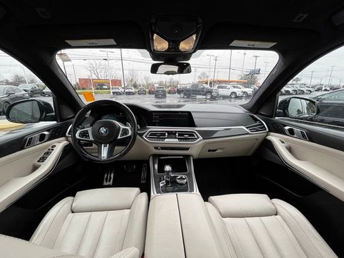 Used 2022 BMW X5 M50i w/ Executive Package image 11