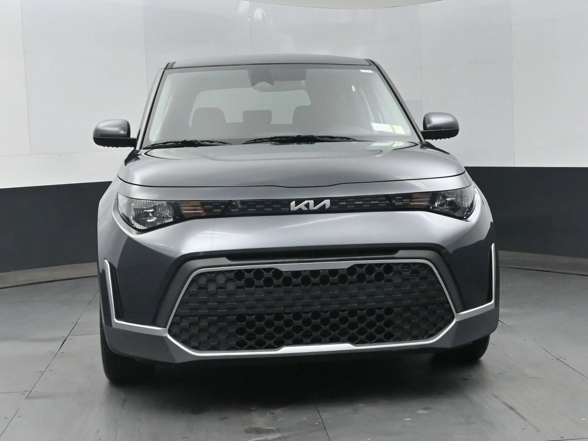 Used 2024 Kia Soul LX w/ LX Technology Package FWD image 3