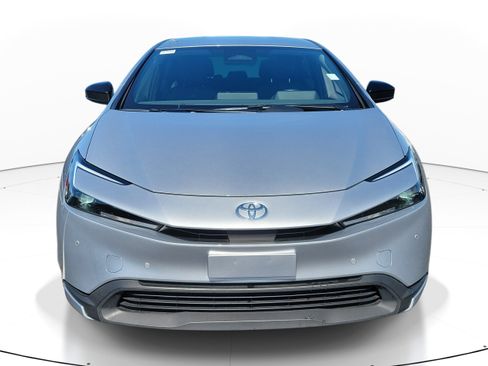Used 2023 Toyota Prius LE FWD image 2
