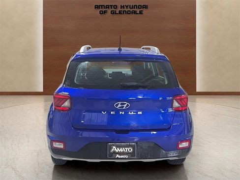Used 2024 Hyundai Venue SEL image 5