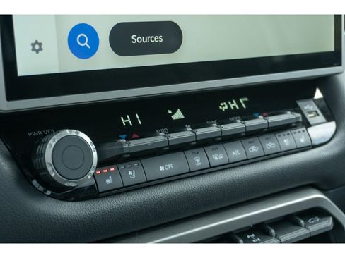 Used 2025 Toyota Tundra Limited image 23