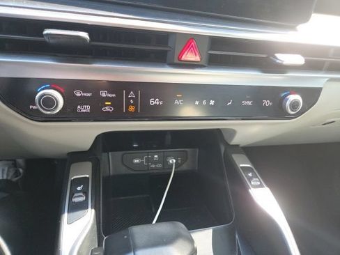 Certified 2024 Kia Sorento EX w/ Panoramic Sunroof Package FWD image 9