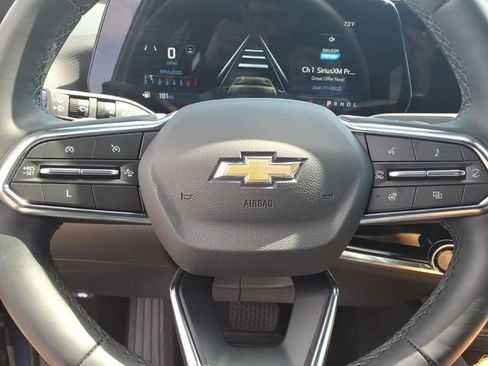 Used 2025 Chevrolet Equinox LT w/ Safety and Technology Package FWD image 12