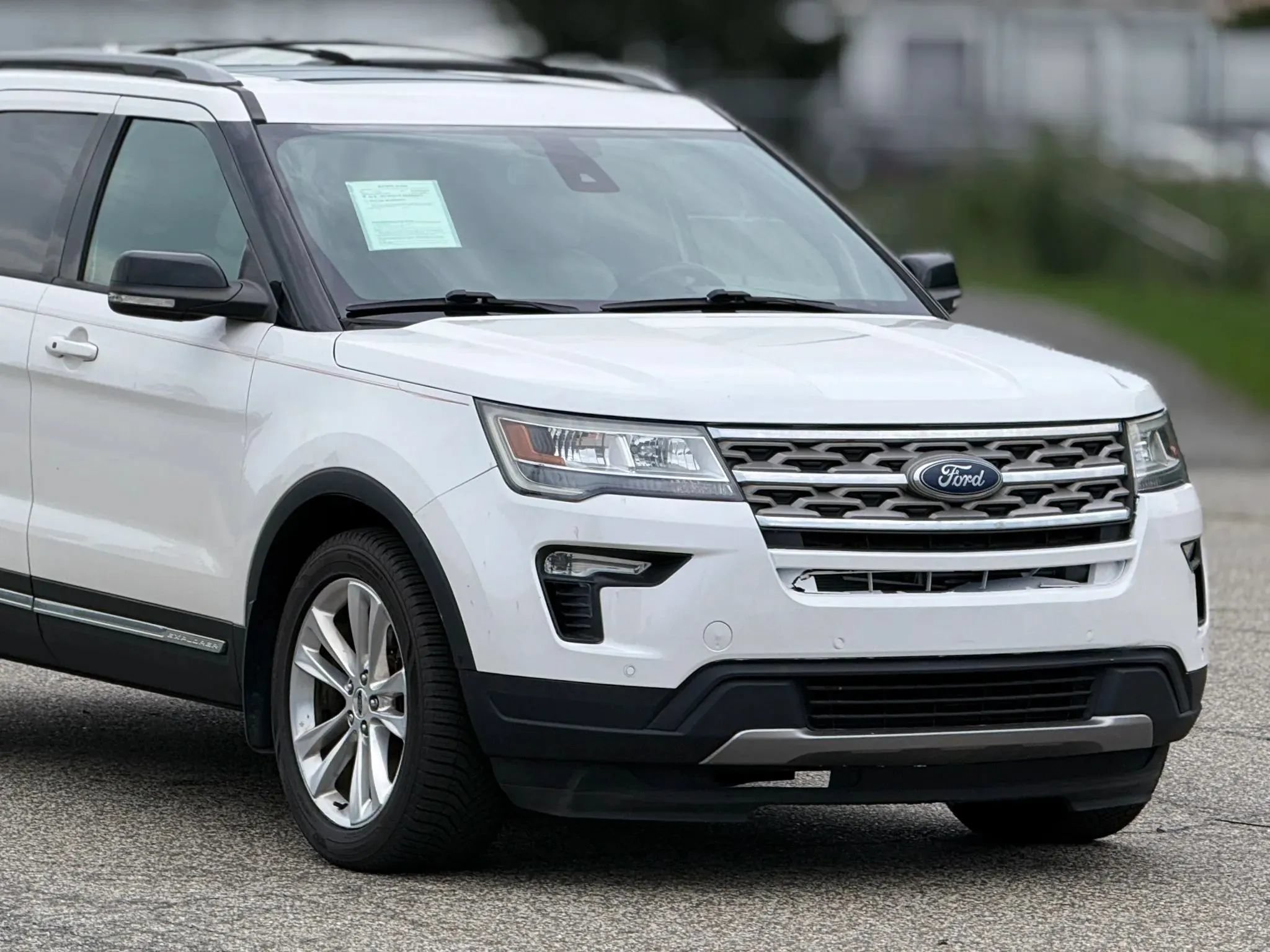 Used 2018 Ford Explorer XLT w/ Equipment Group 202A AWD/4WD image 15