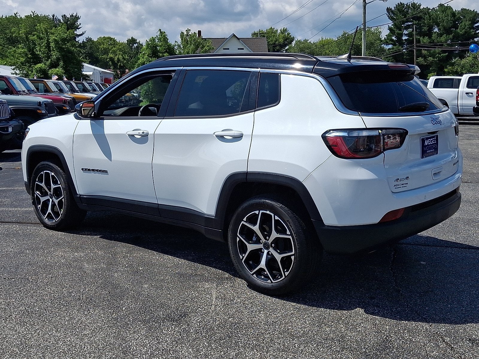Used 2025 Jeep Compass Limited AWD/4WD image 4