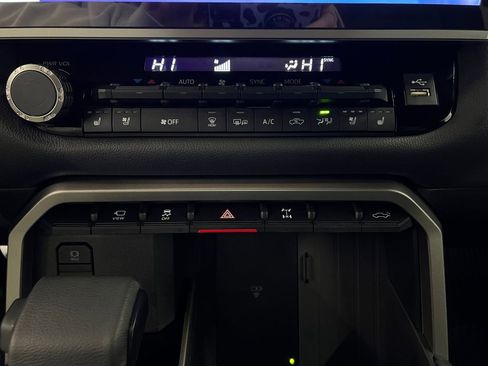 Used 2025 Toyota Tundra Limited image 16