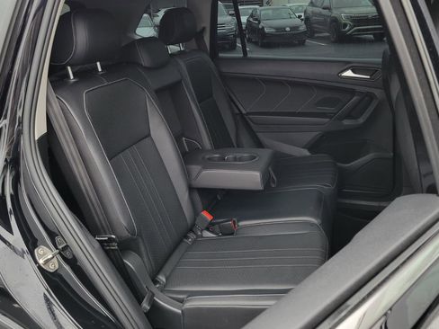Used 2022 Volkswagen Tiguan SE w/ Panoramic Sunroof Package image 41