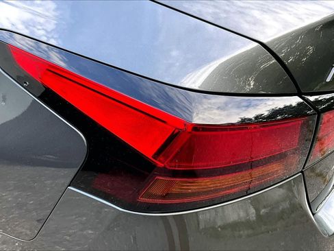 Used 2024 Nissan Altima 2.5 SR w/ SR Premium Package FWD image 27