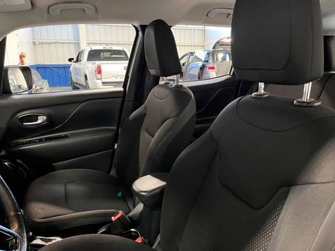 Used 2019 Jeep Renegade Altitude w/ Quick Order Package 2XM image 23