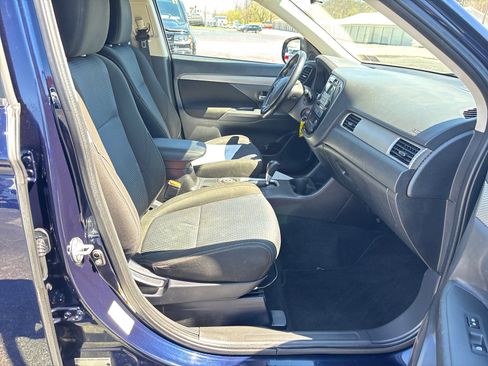 Used 2016 Mitsubishi Outlander SE image 15