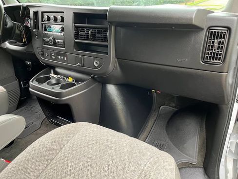 Used 2018 Chevrolet Express 2500 LT w/ LT Preferred Equipment Group RWD image 40