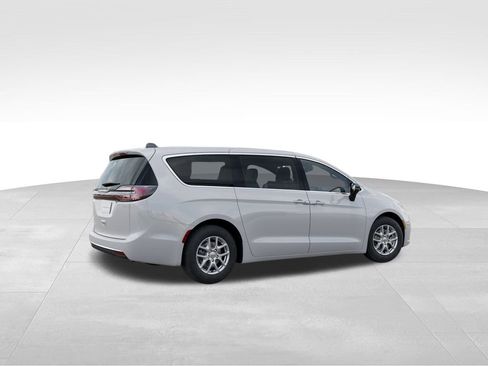 New 2026 Chrysler Pacifica Select FWD image 5