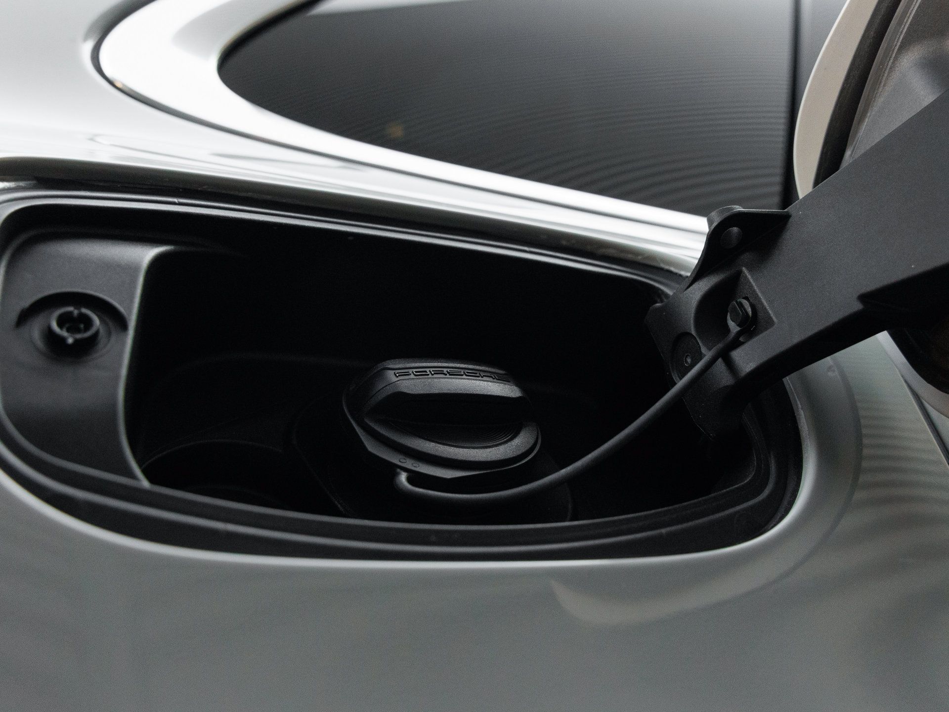 Certified 2020 Porsche Cayenne AWD/4WD image 29